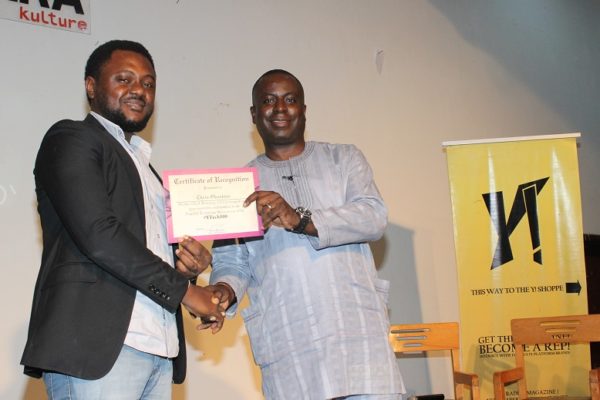 Olusola Teniola presenting a certificate to one of the  honorees