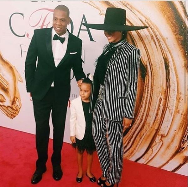 How Cute is This! Beyonce, Blue Ivy and Jay-Z Pose on The Red Carpet for  The First Time at the 2016 CFDA Fashion Awards | BellaNaija