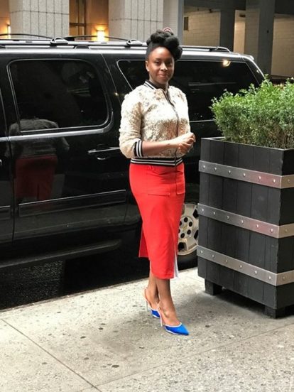 We Chimamanda Ngozi Adichie’s Chic Style Temple Outfit to a Facebook ...