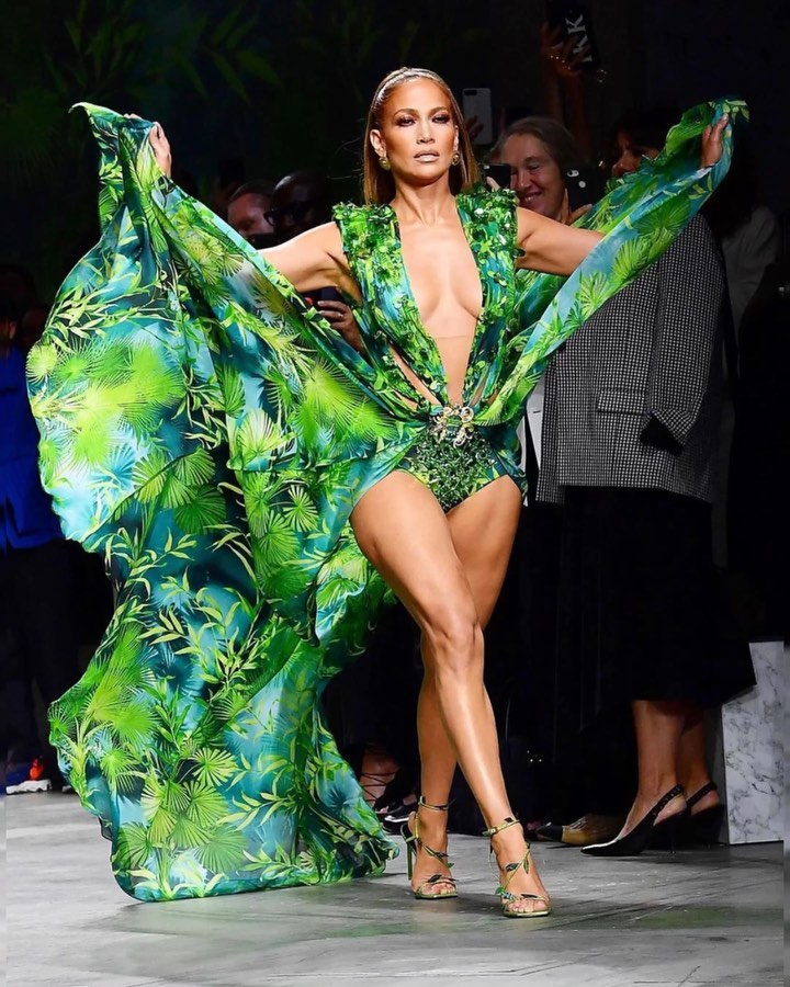 Jennifer Lopez Revives Iconic 2000 Grammys Dress that Inspired Creation of  Google Images | BellaNaija