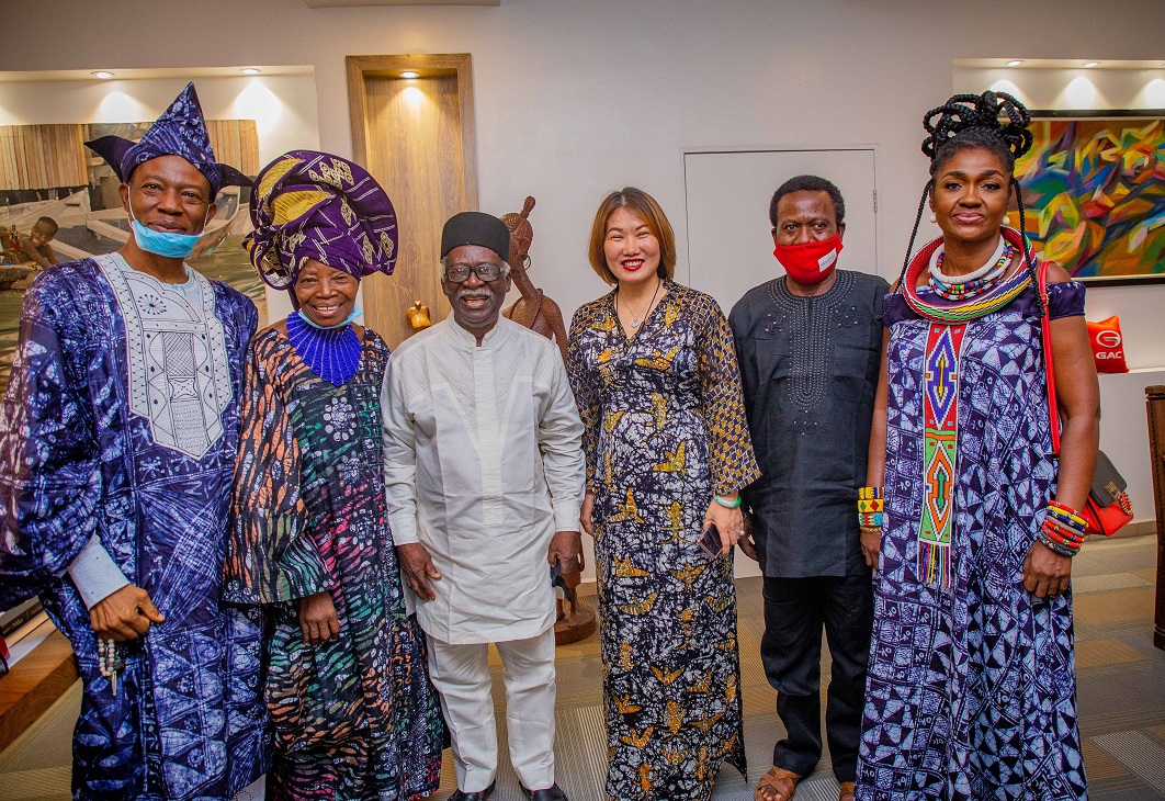 Wole Soyinka, Oscar Onyema graced the Launch of Nigeria's Textile Queen, Nike  Davies Okundaye's Memoir - “Bata Mi A Dun Ko ko Ka” | BellaNaija